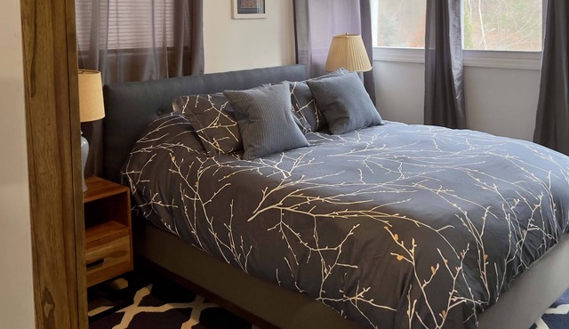 Relaxing 2BR Lakehouse by CozySuites