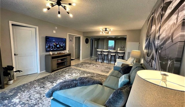 Relaxing 3 Bd 2 Br Condo w/Heated Poll - Hot Tub - Tennis & Pickleball Court