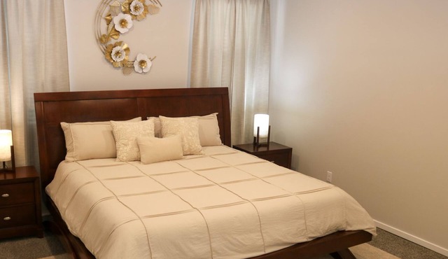 Relaxing 3-Bdrs, 2-Baths Spacious Backyard – Family-Friendly & Fully Equipped!