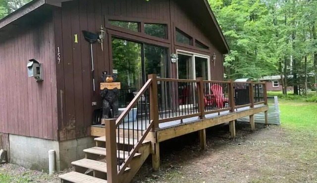 Relaxing 3 bedroom cabin #1 at Deep Woods