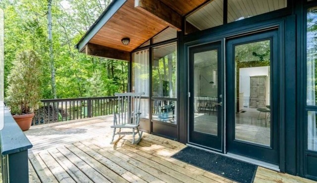 Relaxing 3 bedroom cottage minutes to the beach