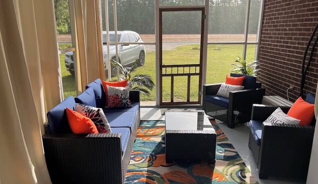 Relaxing 3-Bedroom Getaway in Peaceful Cades – Sleeps 8