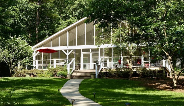 Relaxing 3 bedroom home on quiet cove with large enclosed porch plus more!