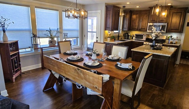 Relaxing 3 Bedroom Home with Oasis Patio, less than 30 minutes from GEHA