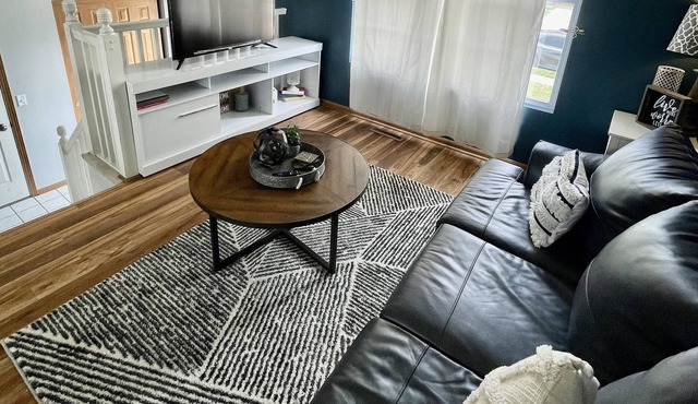 Relaxing 3 bedroom home with workspace!!