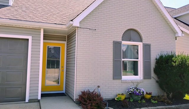 Relaxing 3-Bedroom House with Large Backyard close to Downtown Newburgh