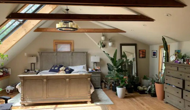 Relaxing 3 bedroom house close to train and NYC