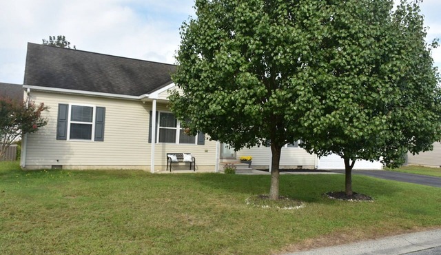 Relaxing 3 bedroom rancher minutes to outlets and beaches