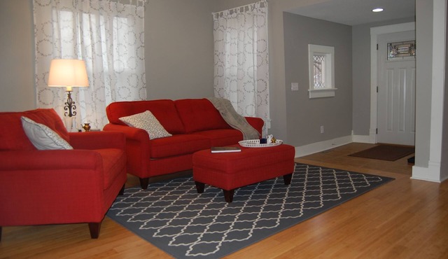 Relaxing 3 bedroom home w/full kitchen & WiFi; walking distance to restauraunts