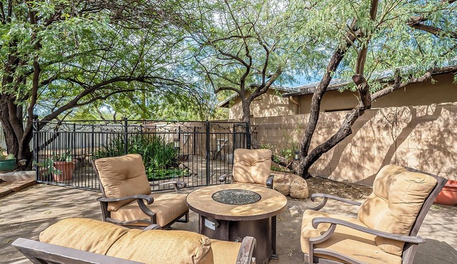 Relaxing 3BD/2BA Near UofA w/BBQ, Koi Pond, Zen Garden - Low Summer Rates! 🪷