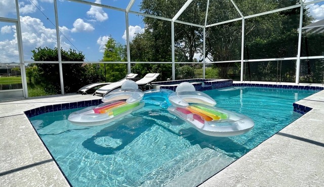 Relaxing 3BED 2BATH POOL Home w. Pond View & HOT TUB