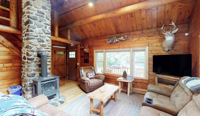 Relaxing 3BR | Fireplace | Deck | Fire Pit