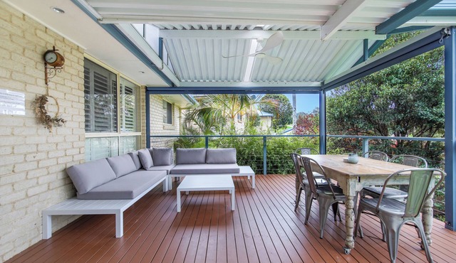 Relaxing 3BR+granny flat holiday home close to Sawtell, pet-friendly, large garden