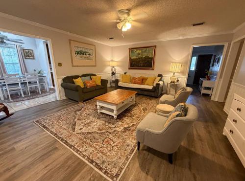 Relaxing 3BR Home in Quiet Neighborhood near SGMC & I-75