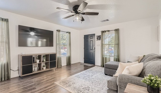 Relaxing 3BR w/Waffle Bar Lackland BMT Seaworld