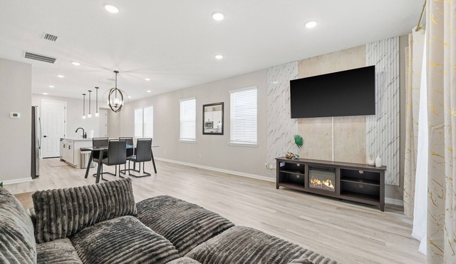 Relaxing 3BR Westside Home w/King Bed