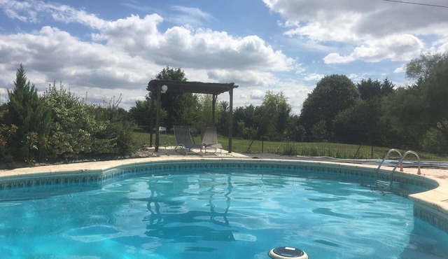 Relaxing 4-6 Person Gite with Pool in Rural Loire, France