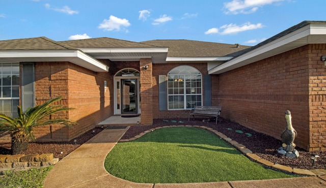 Relaxing 4-Bed/Pet Friendly, Minutes to the Coast!
