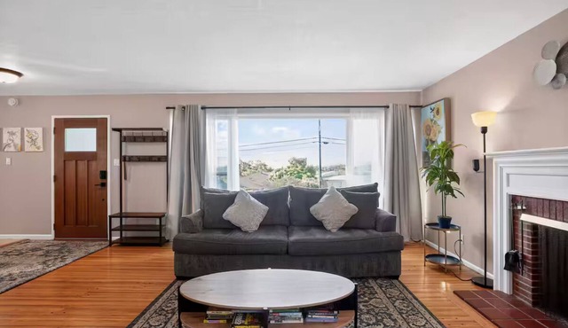 Relaxing 4 bedroom - Full Kitchen & Dining - BART
