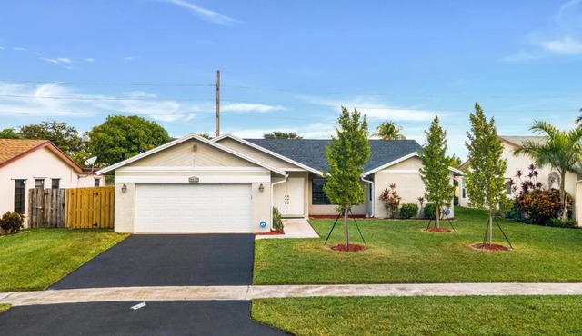 Relaxing 4 Bedroom Home With Pool