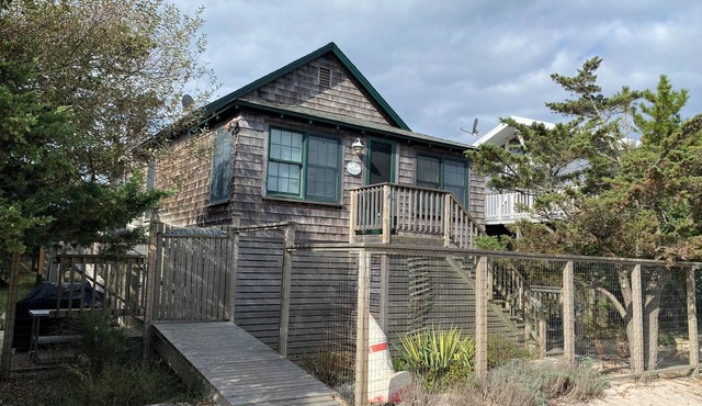Relaxing 4-Bedroom Oasis in Ocean Bay Park - Perfect for your visit to the island!
