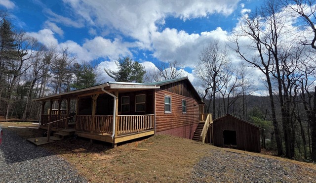 Relaxing 4BR Cabin Hideaway Minutes from Blue Ridge Parkway & West Jefferson