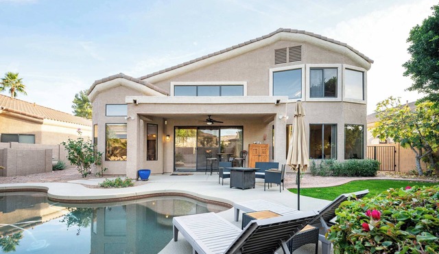 Relaxing 4BR House w/Pool Near Golf Club & Lake