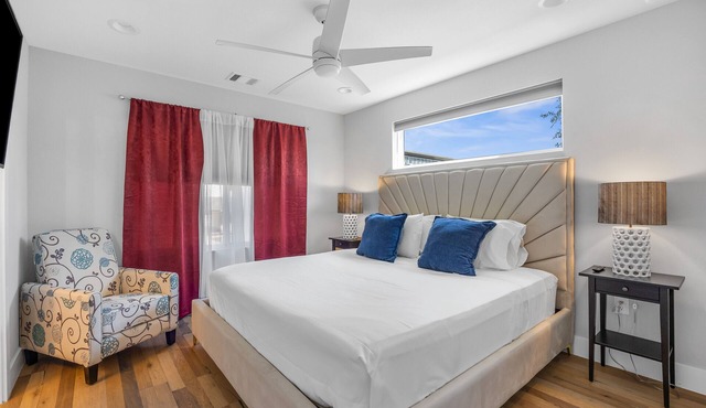 Relaxing 4BR Stay - 5 Mins to DT - Quiet & Central!