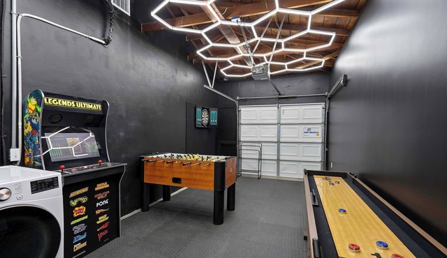 Relaxing 4BR Stay with Hot Tub, Games & Fire Pit