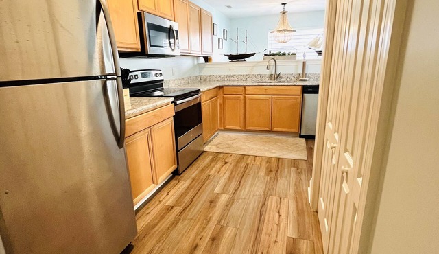 Relaxing 5 Bedroom Home in Rehoboth, Close to All