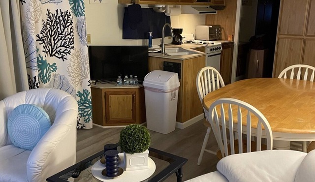 Relaxing 55+ community with a heated pool, lake, and pet friendly!