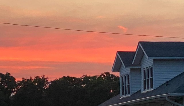 Relaxing 7- bedroom Retreat Center, Glamping style. 250 acres, hiking trails