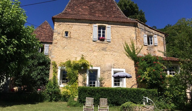 Relaxing accommodation in a 1610 house, in Tremolat in the Dordogne