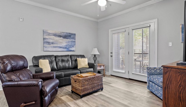 Relaxing Affordable Condo Near Beach, Owa and Ballfields!