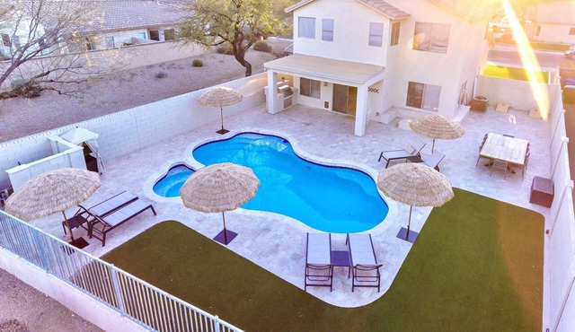 Relaxing and Spacious Model-Home w/A Resort-Style Backyard & Heated Pool