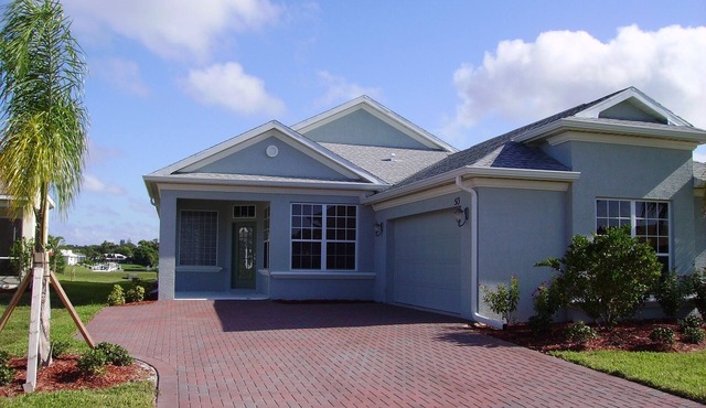 Relaxing And Spacious Water view Home With A Pool And View