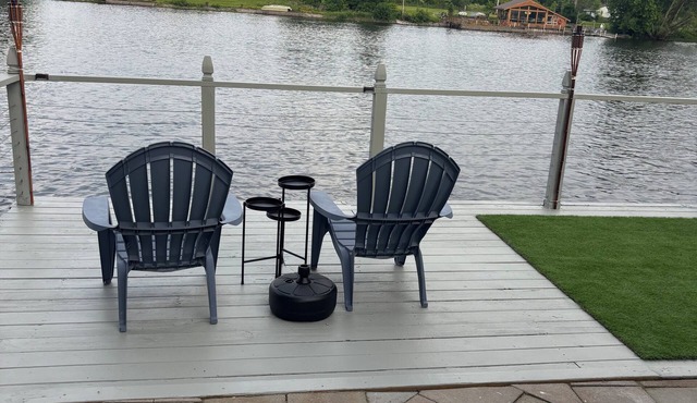 Relaxing and tranquil 3-bedroom house on the river in Pennellville with views.