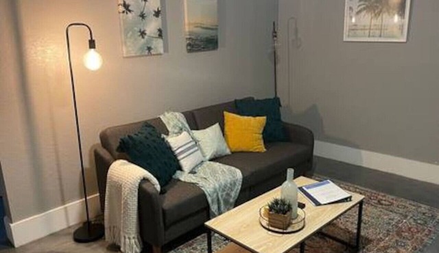 Relaxing apartment in historic Sherman Hill-12