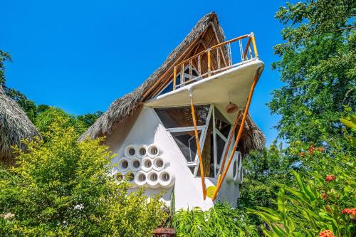 Relaxing apartment with mini pool & high-speed internet - explore local delights
