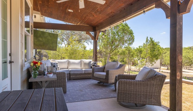Relaxing Austin Stay | Charming House on 5 Quiet Acres