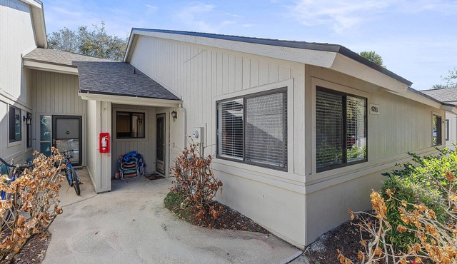 Relaxing Beach Villa | Walk to Ocean + 3 Pools, Tennis & Trails