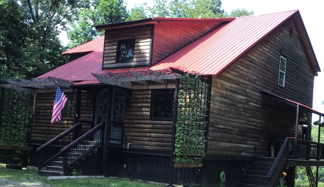 RELAXING & BEAUTIFUL Log Cabin home 4 Bedroom 3 Bathroom Lakeside