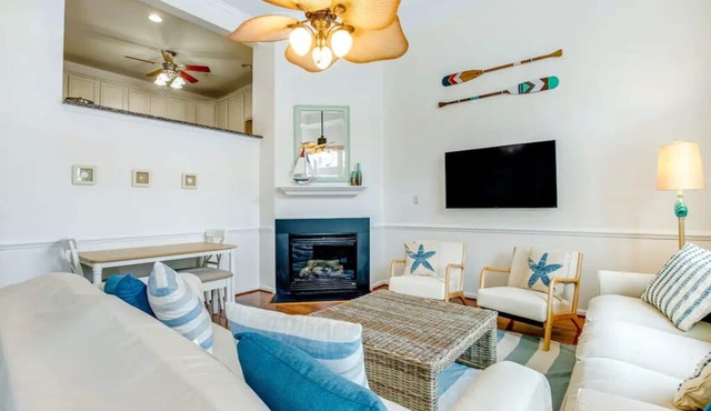 Relaxing Bethany Beach Retreat, Pools, Families Welcome Including Dogs!