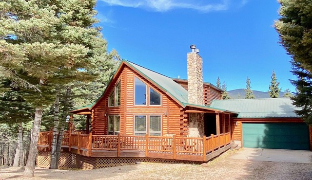 Relaxing, Bright, and Spacious Cuchara Log Cabin