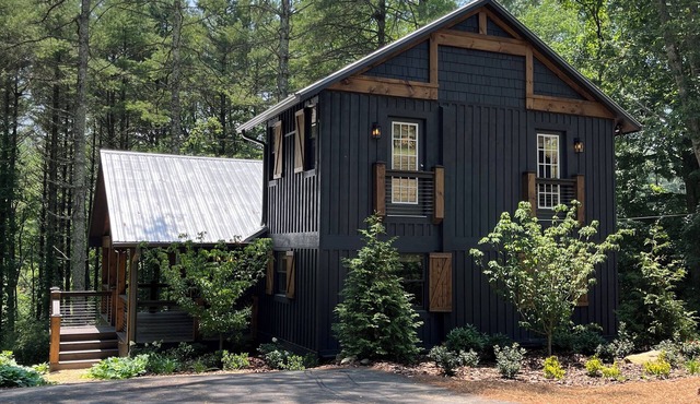 Relaxing Bright Mountain Getaway w/Hot tub - Newly Renovated Cashiers Area Home