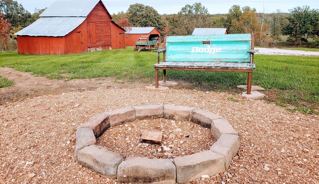Relaxing Cabin Retreat with Firepit and Large Party Deck