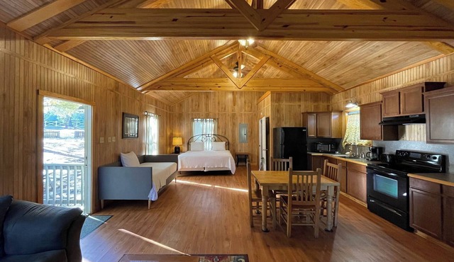 Relaxing Cabin with Full Kitchen, Vaulted Ceilings & PondView Porch