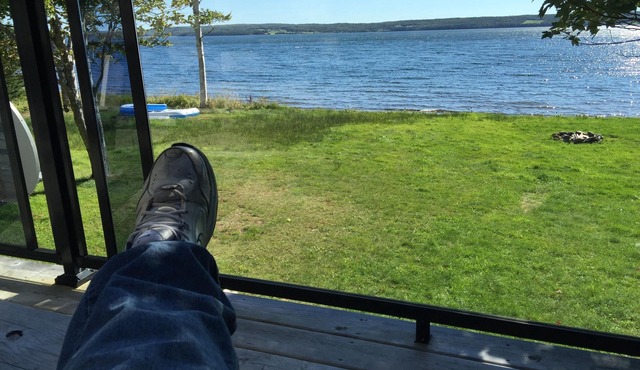 Relaxing Cedar Log Cottage on Bras d'Or Lake over 300 Ft Private Beach & Kayaks
