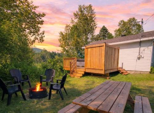 Relaxing Chalet Getaway with Spa Fireplace & BBQ