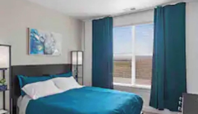 Relaxing, Clean, Great Location with Gym, Hot Tub, Yoga